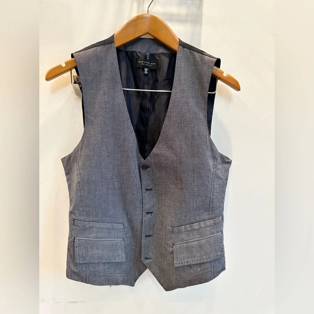Vest - Picture 1 of 3